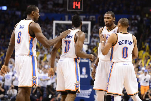 手感冰凉！杜兰特半场7中1仅得3分（杜兰特状态低迷，半场7投仅1中拿下3分）