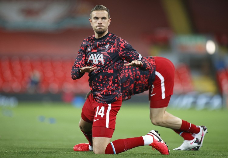 斯玛特命中8记三分，追平湖人队史替补球员三分球记录（斯玛特投进8记三分，平湖人队史替补三分命中纪录）