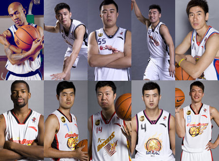 队报：奥纳西的俱乐部生涯不顺，不过却是摩洛哥不可或缺的球员（队报：俱乐部境遇不佳，奥纳西仍是摩洛哥阵中的关键人物）