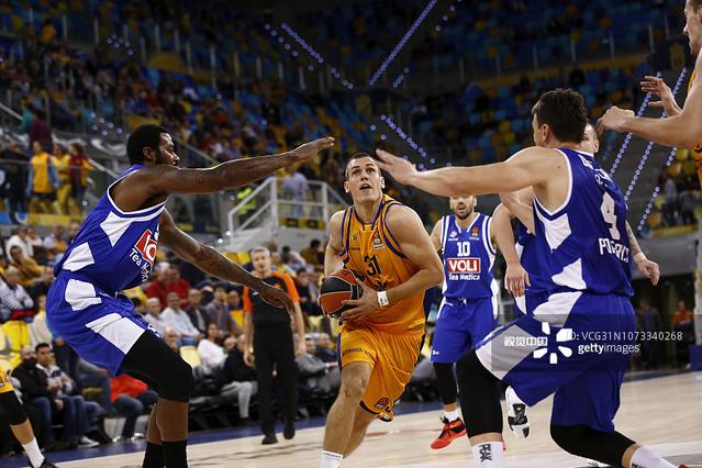 NBA：独行侠击败骑士 东契奇全场数据爆炸（NBA：独行侠战胜骑士 东契奇数据炸裂）