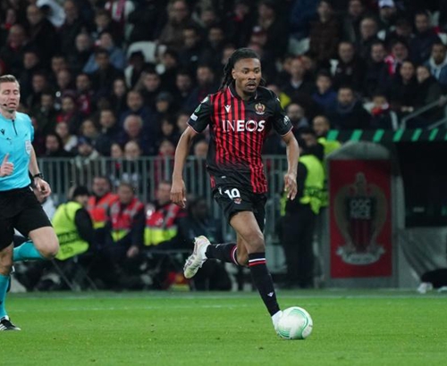 斯洛特：萨拉赫一直对俱乐部和队友很重要，队友有事不会愉快（斯洛特：萨拉赫始终是俱乐部与队友的关键人物，队友出状况谁都不会开心）