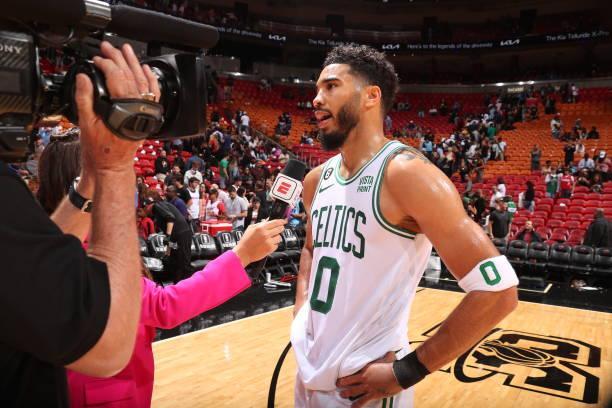 探索巴里·布朗的生平与成就（走近巴里·布朗：人生历程与卓越成就）