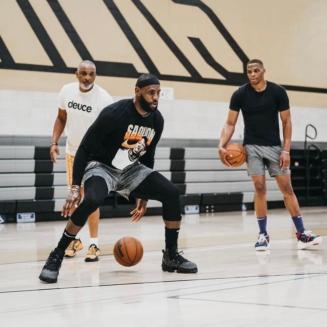 深圳队艰难逼平强敌（深圳队苦战战平劲旅）