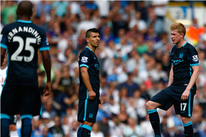 泰山磐石迎来青春风暴 鲁沪将士抵达力明备战围甲（青春风潮席卷泰山磐石，鲁沪将士会师力明备战围甲）