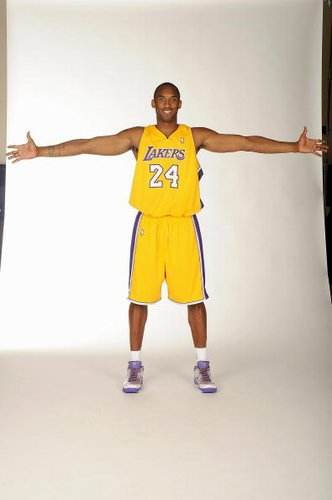 图片报：戴维斯即将复出，穆西亚拉预计明年初回归（《图片报》：戴维斯伤愈在即，穆西亚拉有望明年年初归队）